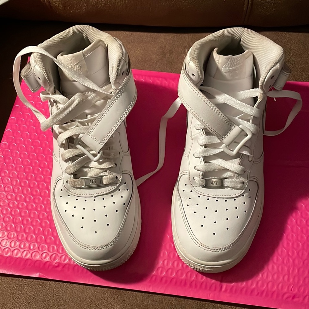 100% Authentic Nike Air Force 1 Mid Sz. 6